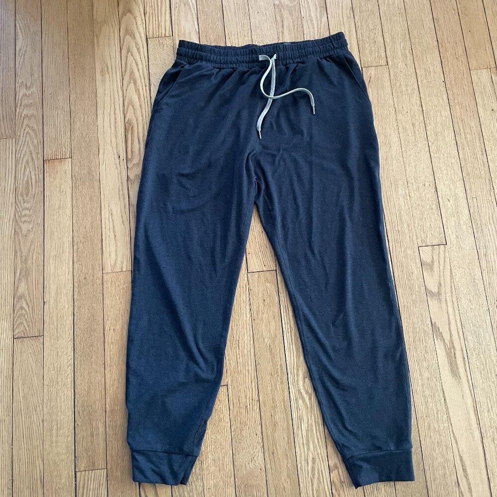 Vuori Women's Performance Joggers~M~Black Heather